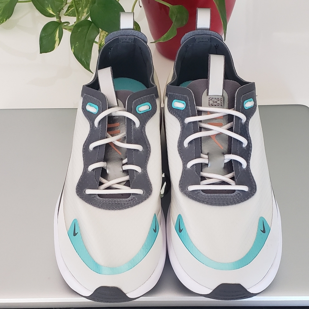 Nike women AIR MAX DIA SE